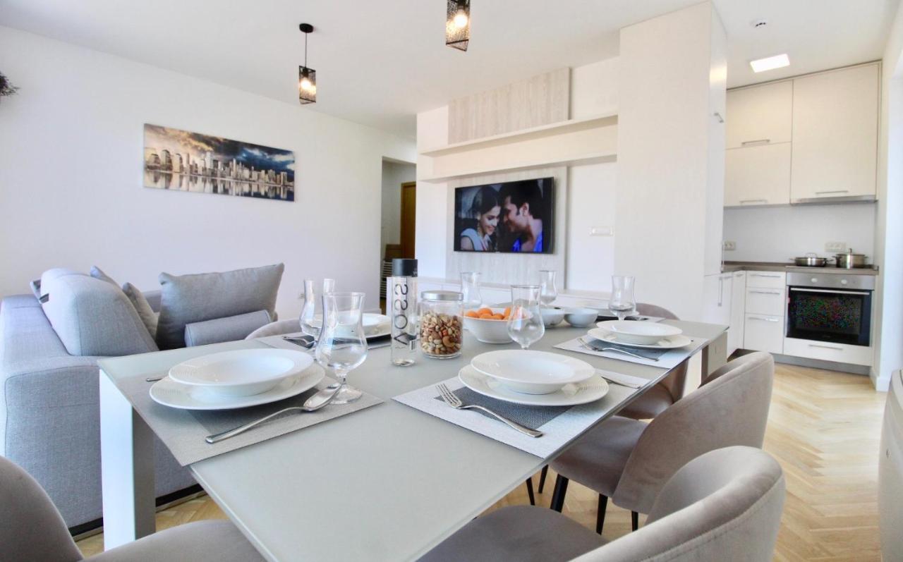 2Bd New Dobrota Apt With Bay Views 科托尔 外观 照片