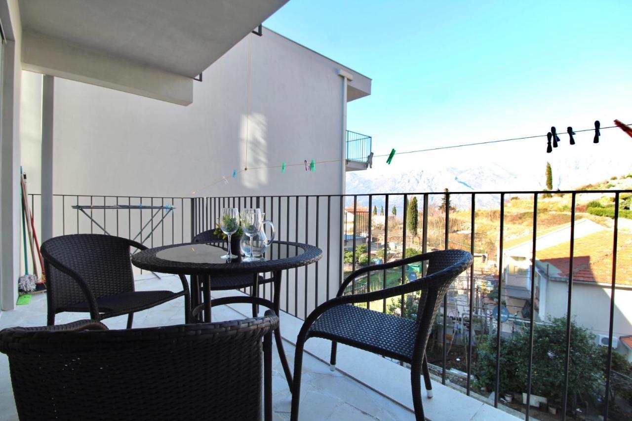 2Bd New Dobrota Apt With Bay Views 科托尔 外观 照片