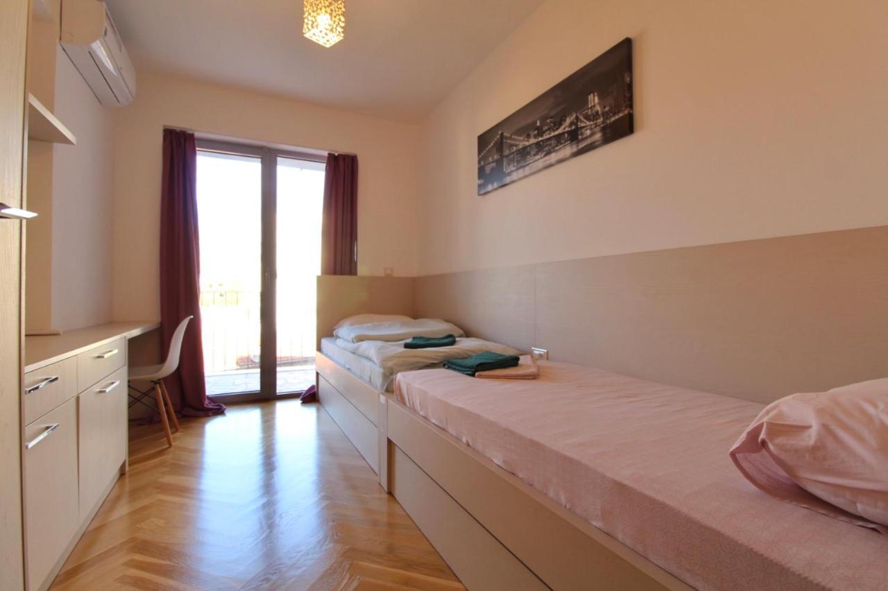 2Bd New Dobrota Apt With Bay Views 科托尔 外观 照片